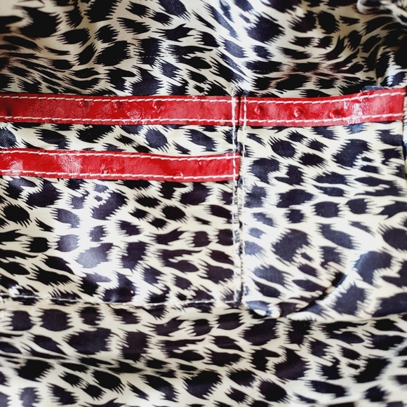 Guess Y2K Signature bag in red with silver tone hardware ~L14.5 x W4 × H10" - Picture 14 of 16